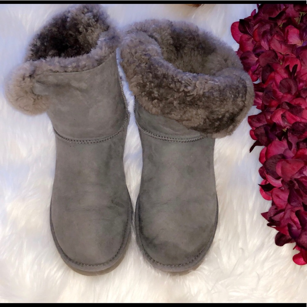 Ugg Short Bailey Button Gray Boots - image 4